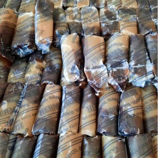 

Dodol garut original 1kg coklat susu cemilan enak oleh oleh khas garut