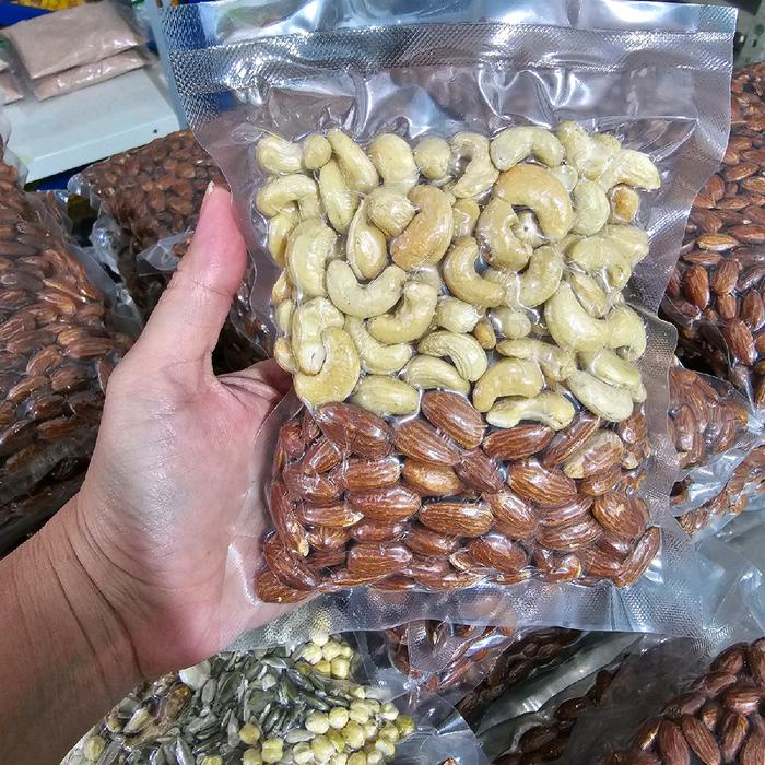 

SALE !!! MIX MEDE DAN ALMOND 500GR ROASTED RASA ORIGINAL READYY