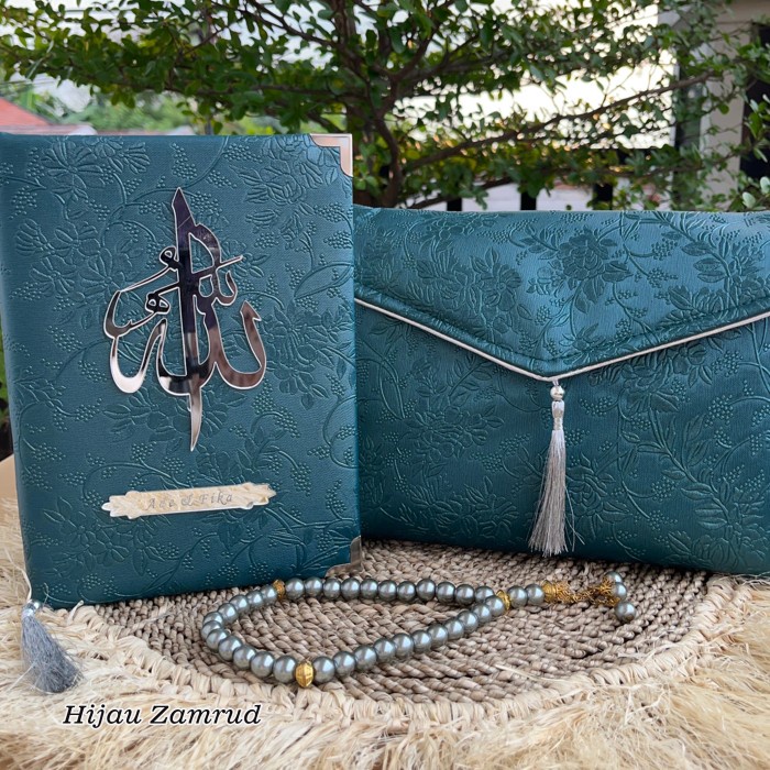 

AL-QUR'AN CUSTOME NAMA DE'FLOWER CLASIC + POUCH. FREE TASBIH KRISTAL