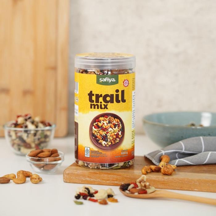 

Safiya Trail Mix 600 Gram Jar With Almond Raisins Roasted Premium