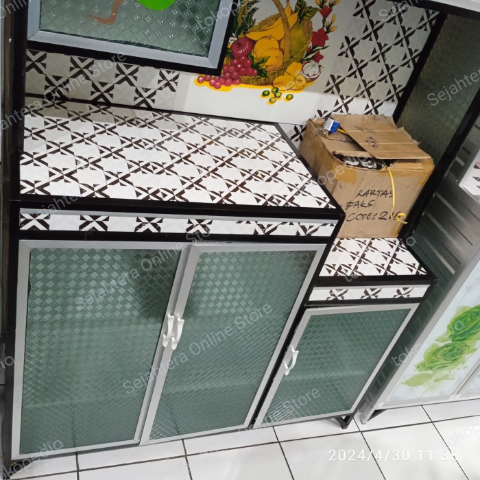 Lemari Makanan Kaca 3 Pintu Rak Piring Kerak : TOKYO