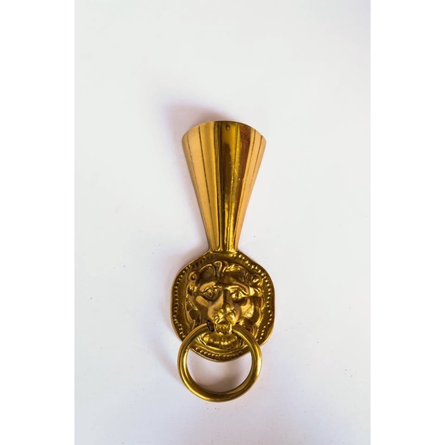 Tempat Bakar Dupa Hiolo Gantung Tembok Singa Kuningan