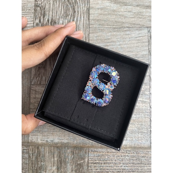 ACCMT- Buttonscarves Orlin Brooch