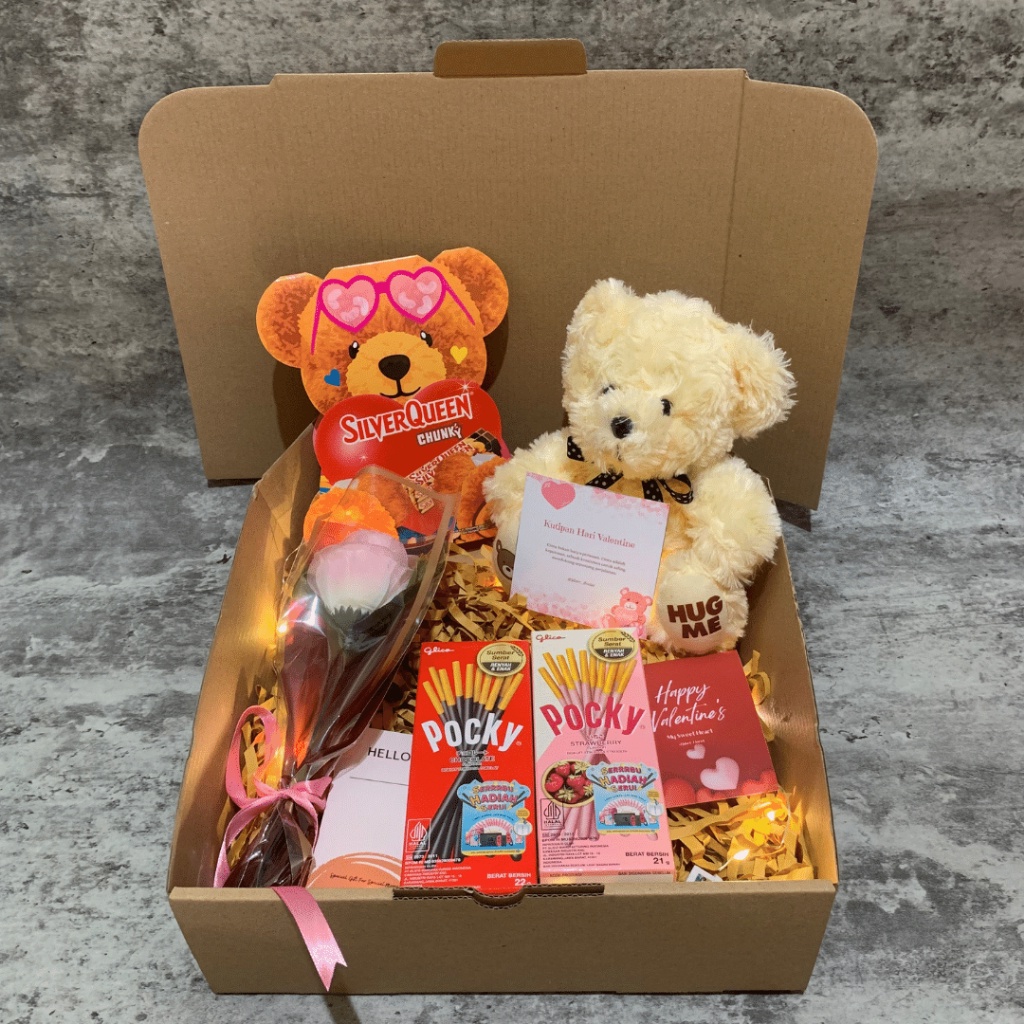 

HJ Hampers Gift Coklat Silverqueen Beruang Spesial Valentine Size Medium Hadiah Unik Cokelat Snack
