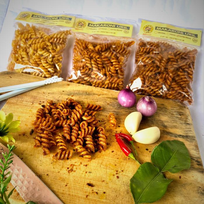 

PAKET RESELLER MAKARONI BANTET/KRIWIL 1 PAK ISI 25 PCS Chips Food Snacks Pedas Makroni Macaroni