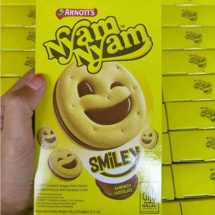 

agen distributor makanan ringan snack biskuit wafer nyam nyam smiley sandwich cokelat pack 45gr