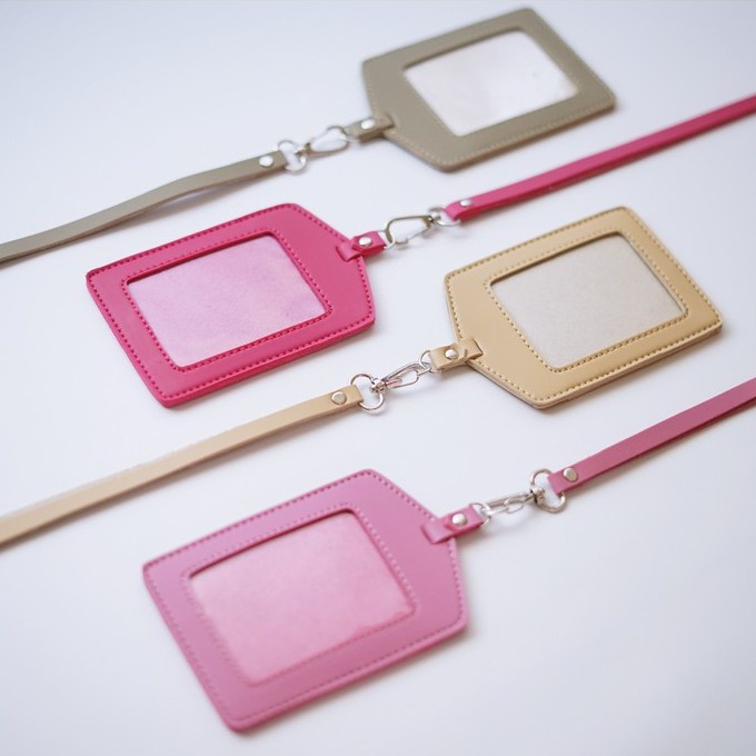 

Name Tag Kulit / Id Card Holder Kulit / Id Card / GANTUNGAN NAMA VERTIKAL SS27