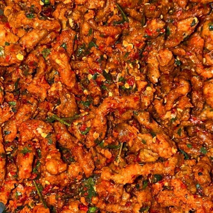 

terbaru !!! cemilan 1kg - usus ayam krispy pedaas daun jeruk dan original kriukk snack food kering