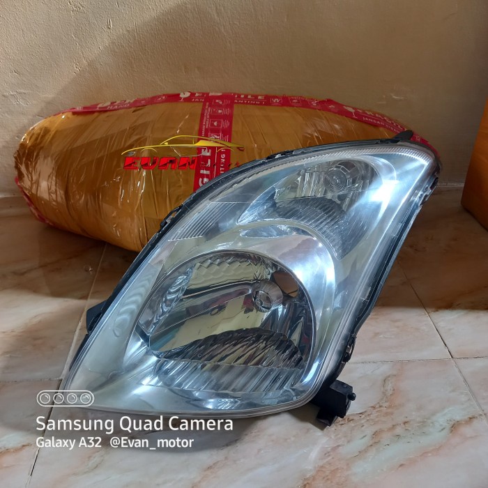 Headlamp Suzuki Swift Lama (Copotan)