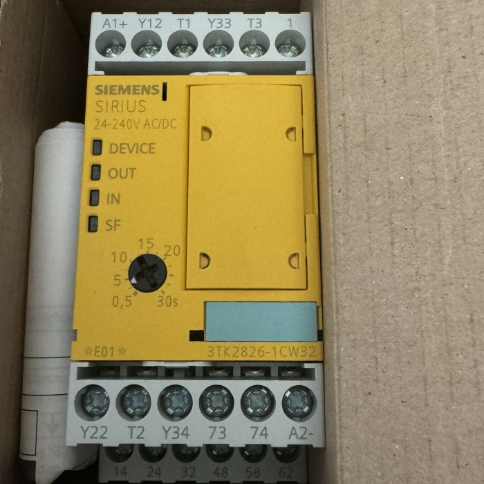SAFETY RELAY SIEMENS 3TK2826-1CW32 24-240 AC DC BERKUALITAS