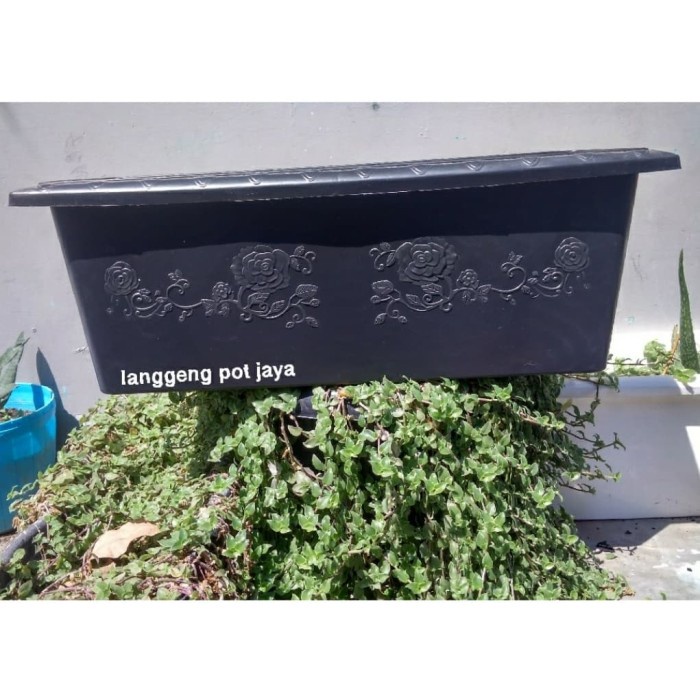 Pot tanaman plastik Hitam SHALLOM panjang motif bunga ukuran 65 cm