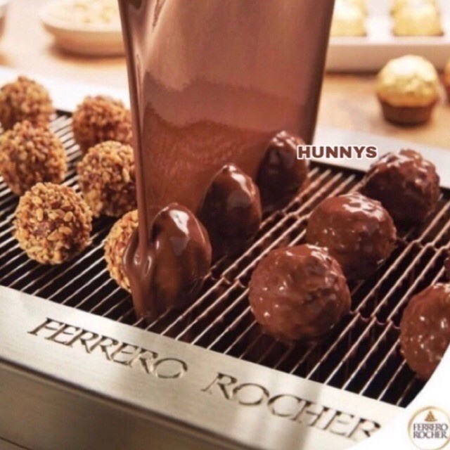 

BARANG TERLARIS Ferrero Rocher Italian Chocolate Isi 24 Coklat Crunchy Kado Mewah