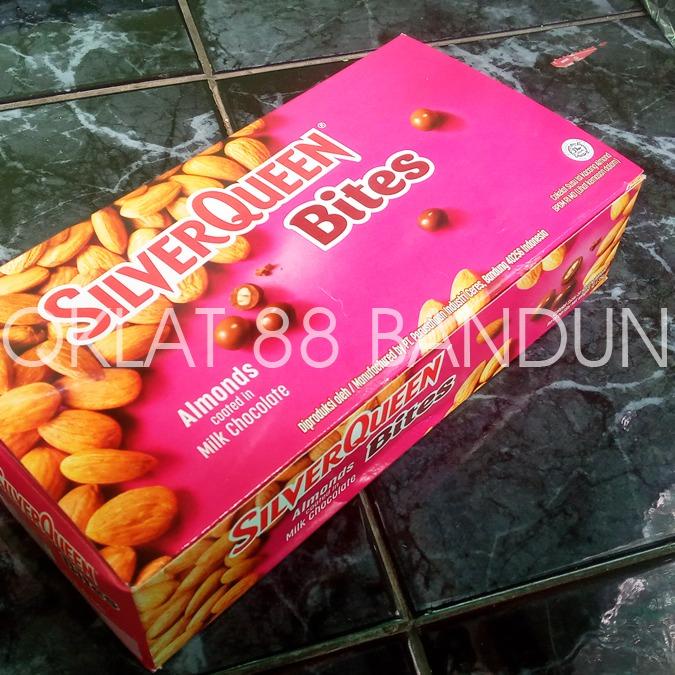 

BARANG TERLARIS SILVERQUEEN BITES 1 BOX 12 PCS X 30 GRAM MILK CHOCOLATE CASHEW MEDE, COKLAT