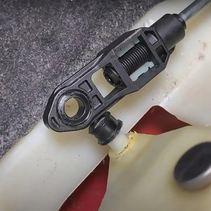 Produk Unggulan Bushing Bos Karet Persneling Kabel Transmisi Suzuki Ertiga Manual.