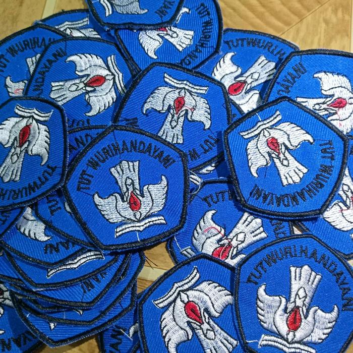 

Tut Wurihandayani Perlengkapan Sekolah Aksesoris