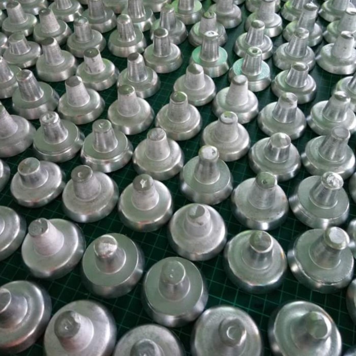 

Besi Penindih Kertas Pola Timbel Pemberat Kain 1 pcs