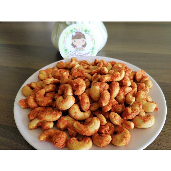 

500gr kacang Mede SUPER crispy pedas , renyah , enak Snacks Mete Cilan