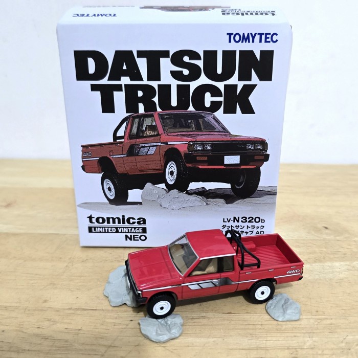 TLV DATSUN TRUCK 4WD KING CAB AD LV N320B TOMICA LIMITED VINTAGE NEO HOBBY KOLEKSI MOBIL MAINAN MINI