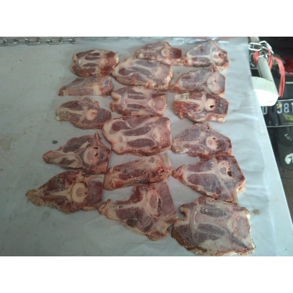 

Lezat- Buntut Daging Sapi Potong Reguler Fresh 500gr Beef Oxtail Reguler