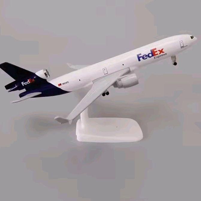 KODE C miniatur diecast pesawat MD 11 Fedex panjang 20 cm bahan full besi ada roda ada dudukan