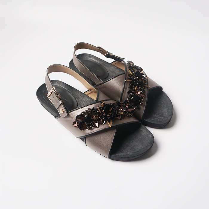 PVRA Sandal Wanita Cavvami Bronze Black
