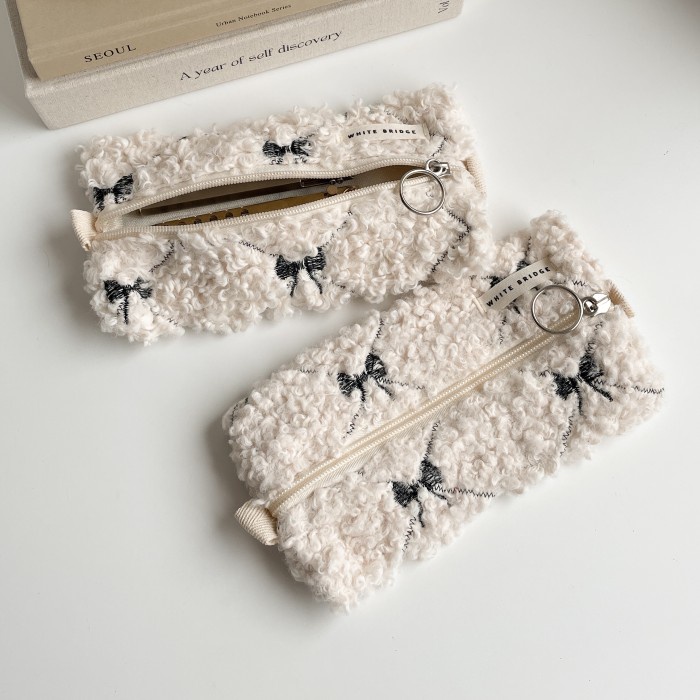 

Ready Ribbon Fur Pouch / White Bridge Pencil Case / Kotak Pensil Bulu