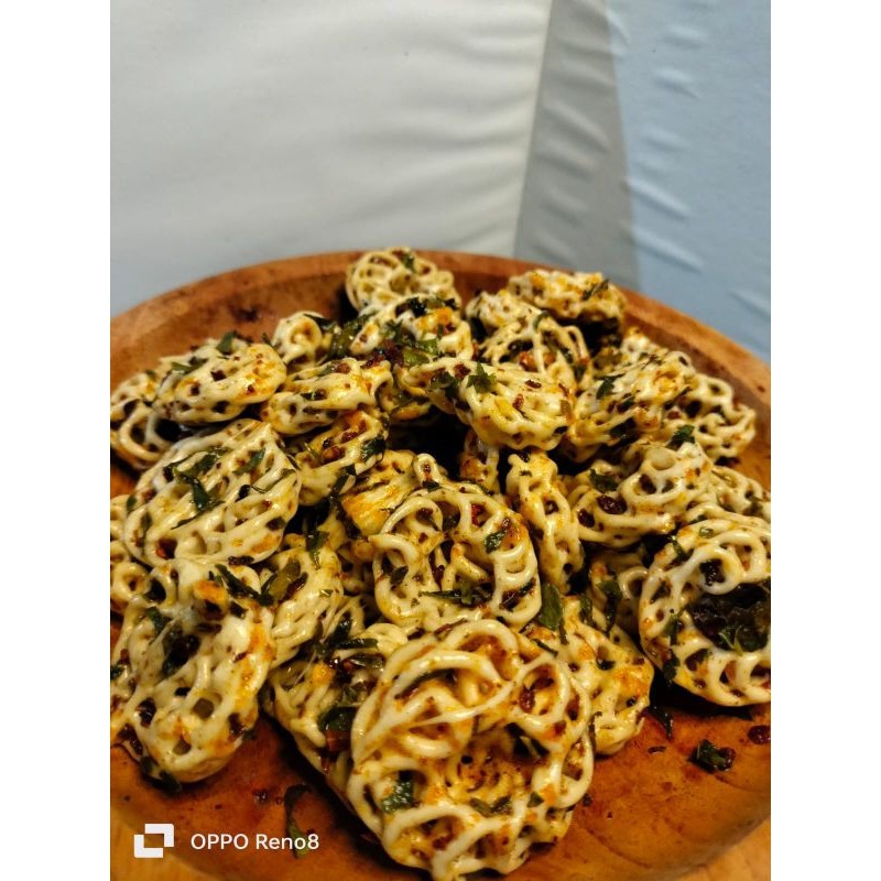 

Cemal Cemil Makyus Seblak Rafael Kering / Kerupuk Bantat Mawar Pedas Daun Jeruk 1Kg