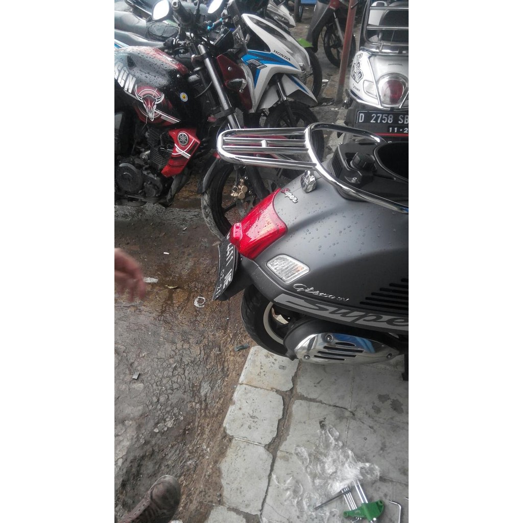 Brakets box aksesoris vespa(Gts super)
