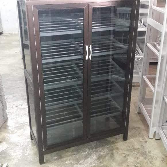 LEMARI SEPATU ALUMUNIUM COKLAT 3PINTU KACA RIBEN