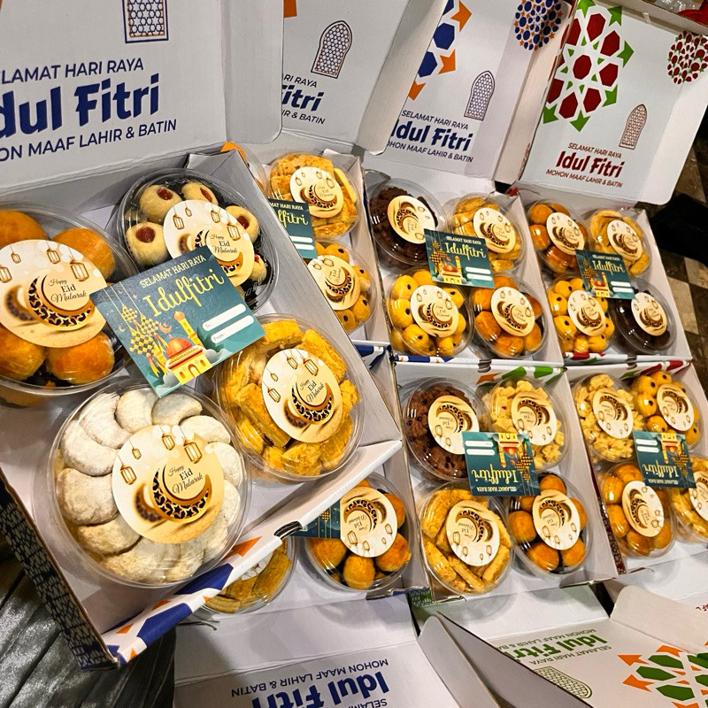 

Cuci Gudang (Fresh Ready Siap Kirim Instan Gosend) Bebas Pilih Varian Sepaket Hampers Kue Kering