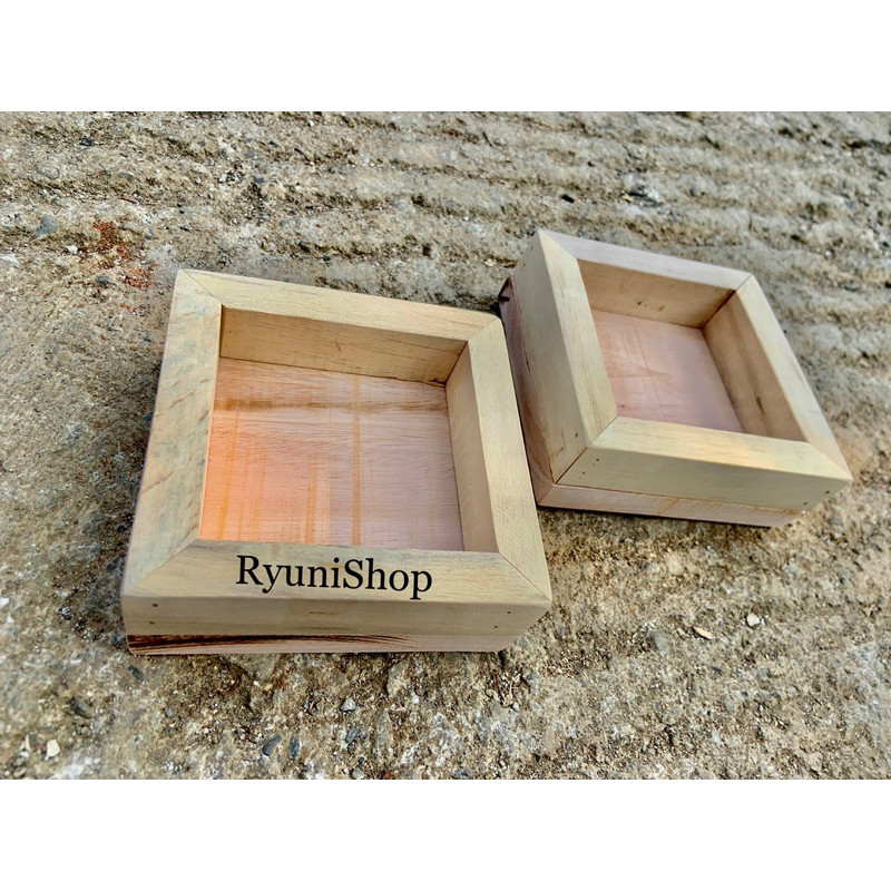 tempat makan kucing, kelinci, anjing dll. /Tempat Makan Hewan Kayu