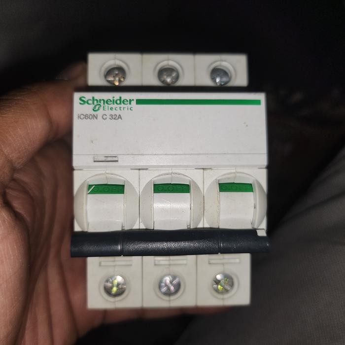 IC60N 3P 32A MCB SCHNEIDER