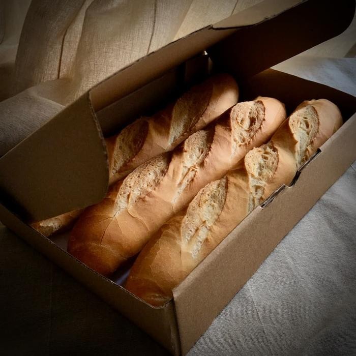 

PastikanTerjaminMutunya- FRENCH BAGUETTE 27cm BOX 3pcs - ROTI PRANCIS BAGUETTE BOX isi 3pcs