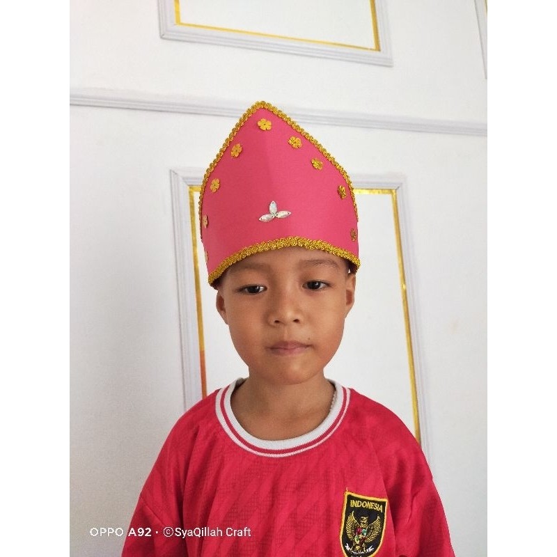 Benteng Onderdil Topi Adat /Karnaval Merah(Karton Manila)