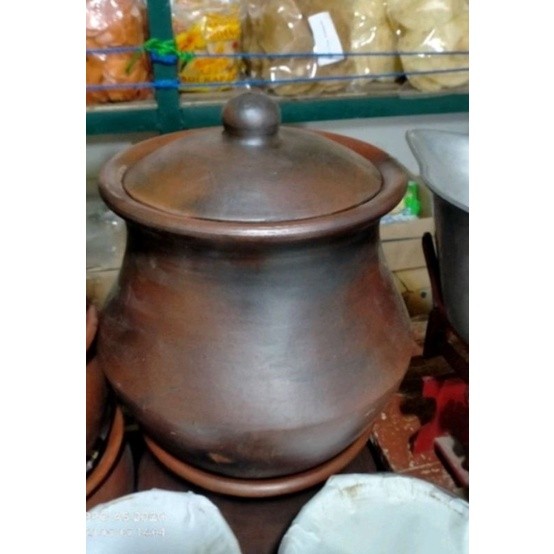 kuali tanah liat besar