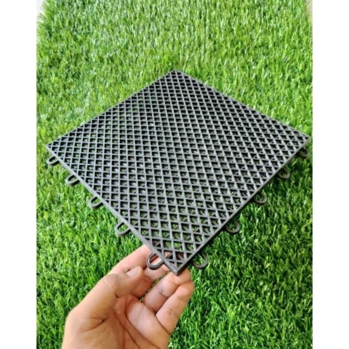 

[Expert] Drainase cell ukuran 25x25 cm tibal 1 cm alas rumput sintetis