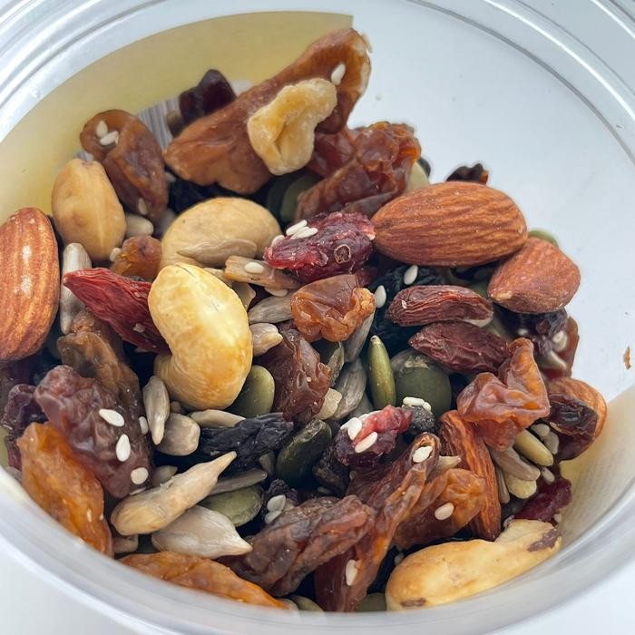 

Trail Mix Safiya 600 Gram With Almond Mete Nut Seed Dried Fruit Makanan Ringan & Cemilan Enak