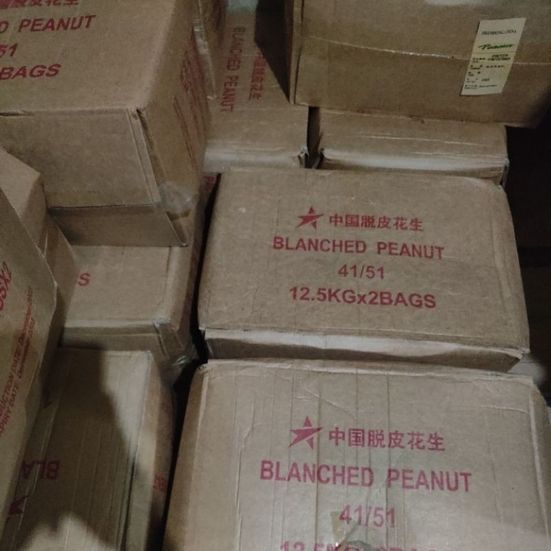 

Kacang Tanah Kupas Mentah (BESAR )UK 41/51 1kg