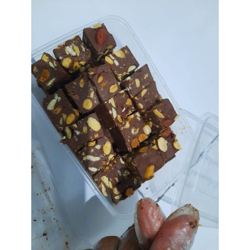 

Eumsig Coklat Premium Es'Q Blok 1Kg Isi Almond + Free Bubble