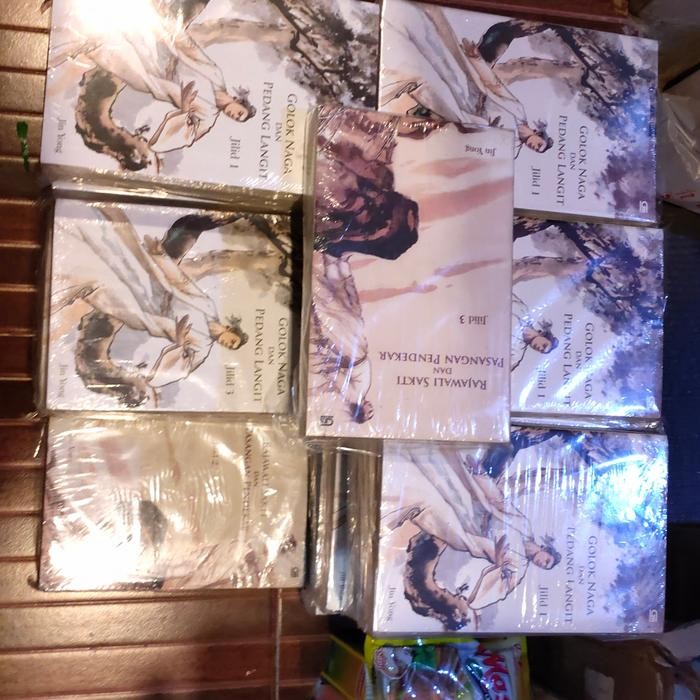 

TERLARIS! golok naga 50 buku jilid 1 jilid 3 dan rajawali jilid 2 dan 3