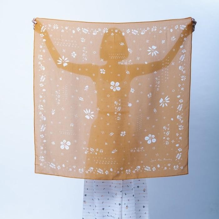 

Terlaris Scarf Flora Wiji Kunyit Tencel Organik Sejauh Mata Memandang