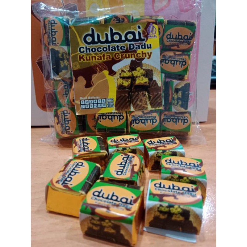 

Desyallshop Dubai Chocolate Dadu Kunafa Crunchy/Isi 25 Pc/Untuk Di 2000 An/Jajanan Favorit Anak-Anak