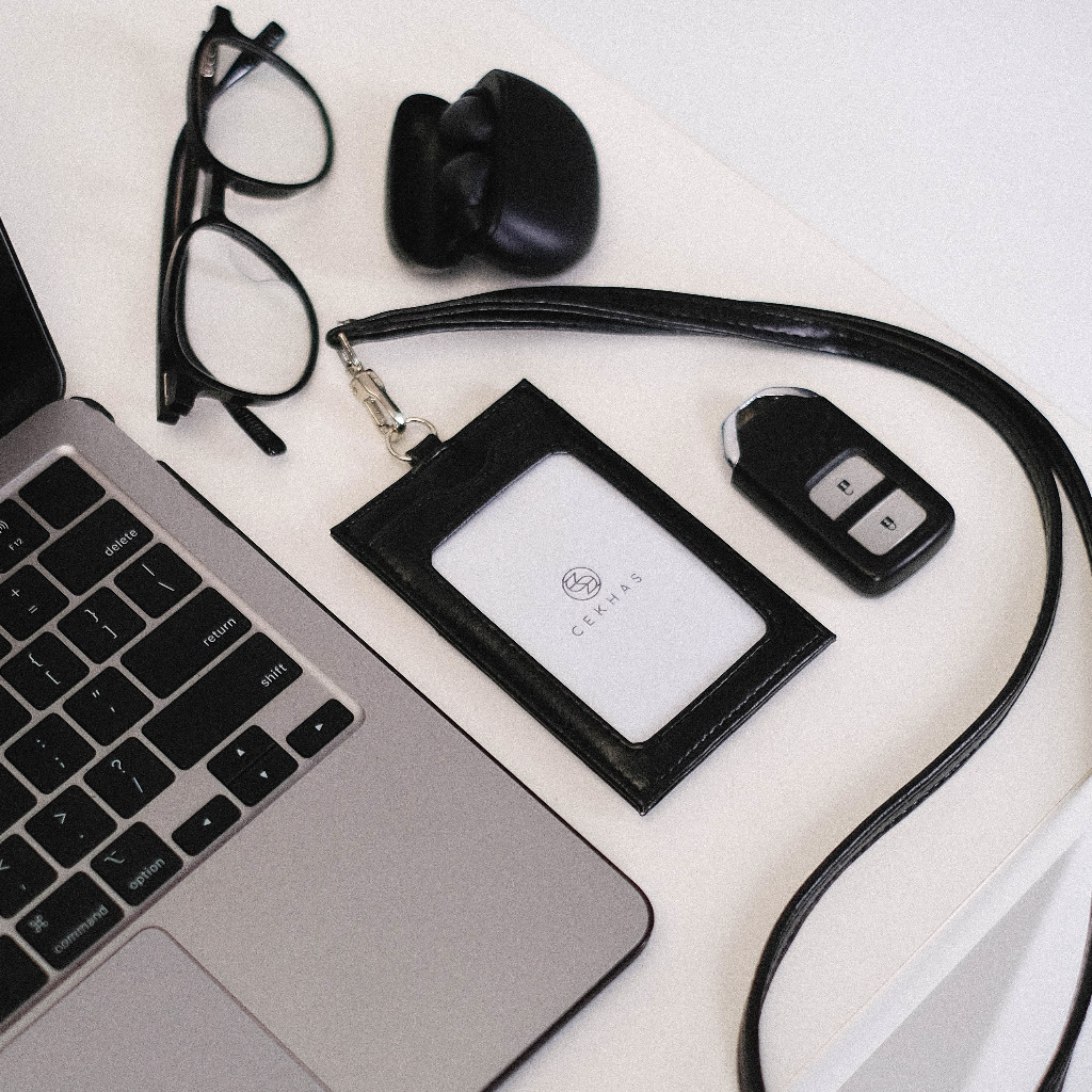 

Cekhas - The 9to5 Lanyard Kulit Sintetis Elegan