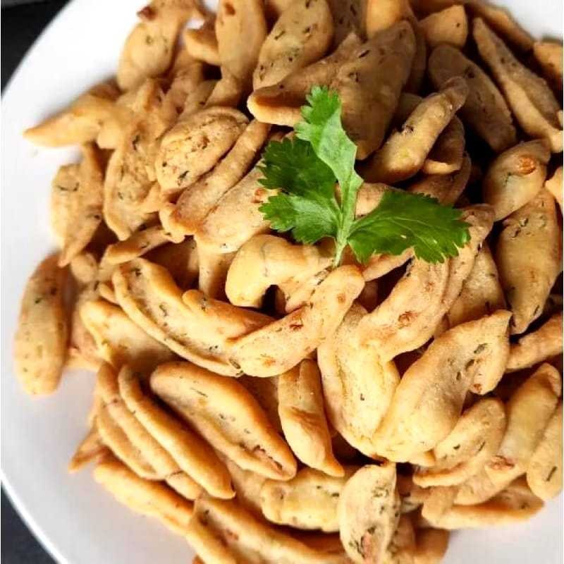 

Olivoliv Snack Kue Bawang Gunting Home Made Di Jamin Rapuh Asli Padang 200G