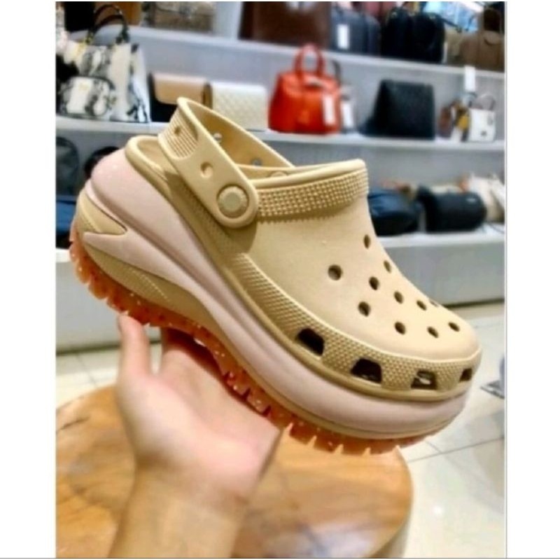 viral Crocs Classic Mega Crush Clog / Crocs Mega Crush Clog / Sandal Crocs Wanita / Crocs Wanita