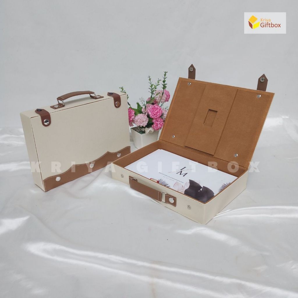 RB22 Kotak Album Magazine Wedding Box Album Bahan Kulit Sintetis Grafir