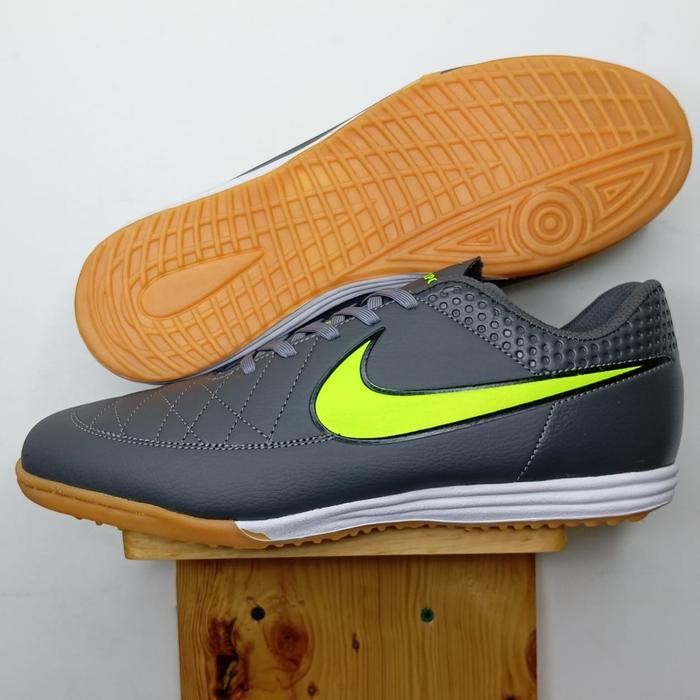 Mizuno Sports - Paket Sepatu Futsal Jumbo Size 44 45 46 47 48 Big Size