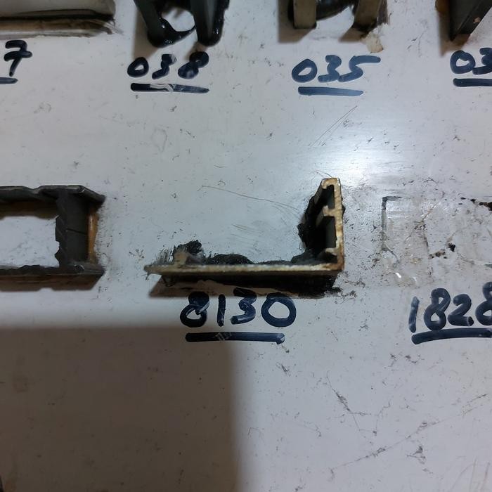 Sekonengan Casement Aluminium (8130) - Merk : ALEXINDO - Pjg. 6 meter