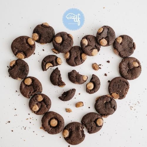 

Mini dark caramel cookies