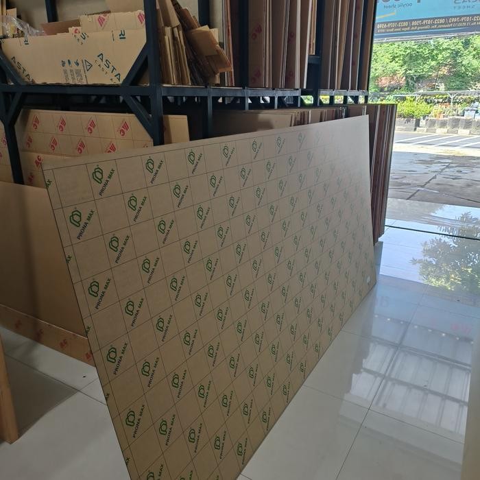PREMIUM akrilik lembaran bahan 2mm hitam 122x244 merk pronamex